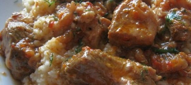 Свинина тушеная с аджикой