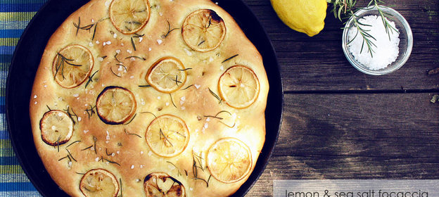 фокачча с лимоном и морской солью
