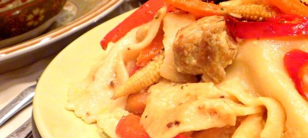 Паста FARFALLE с курицей карри в сливочном соусе