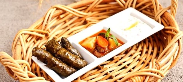 Долма из виноградных листьев