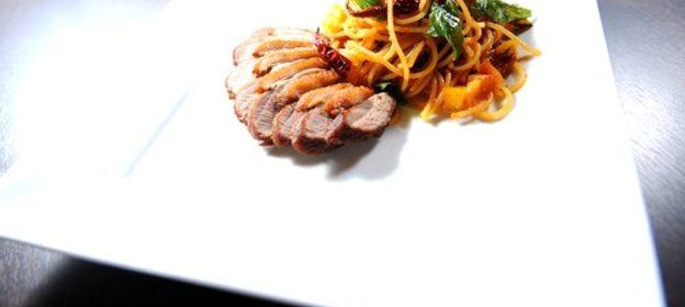 Паста с соусом из тыквы, шалфея и грецких орехов