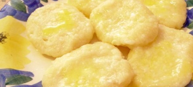 Салат с креветками и зеленым горошком