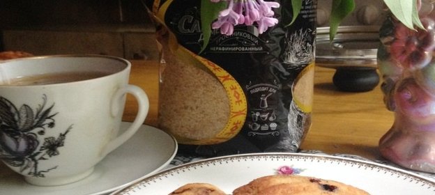 Мадленки с лимоном, белым шоколадом и чёрной смородиной