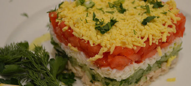 Слоеный салат с куриной грудкой