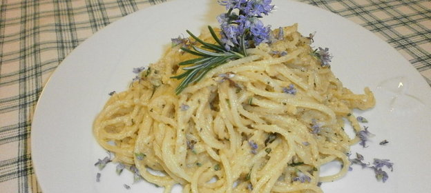 Спагетти с соусом из розмарина