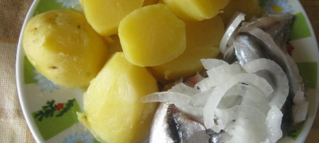 Салат из стручковой фасоли с сельдью