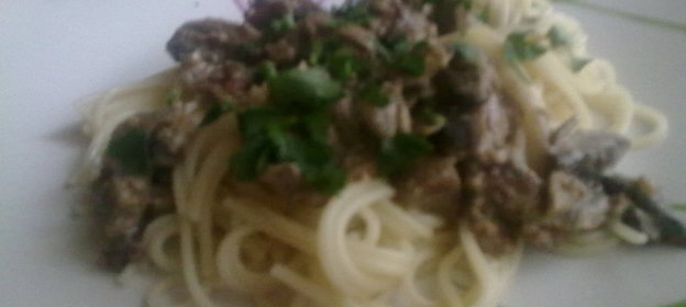 Спагетти с грибами и орехами