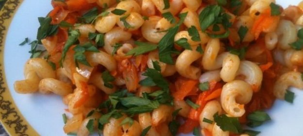 Макароны с овощной поджаркой