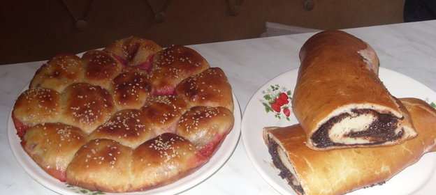 Сливово-персиковый булочкопирог и шоколадно-маковый рулет