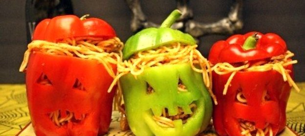 Спагетти в болгарском перце на Хэллоуин