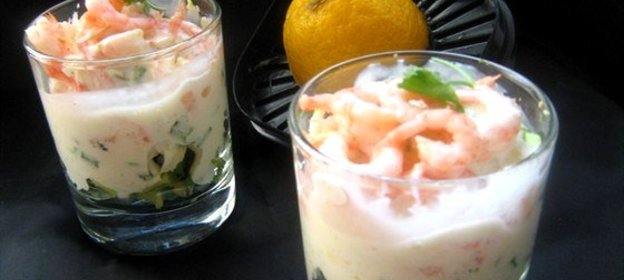 Салат с креветками и авокадо под соусом айоли