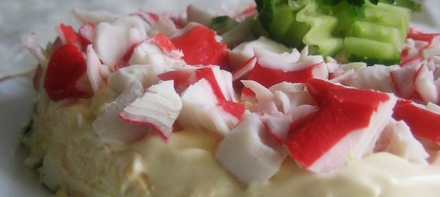 Салат вариантный,простой,да вкусный! (да-да и снова они - крабовые палочки)