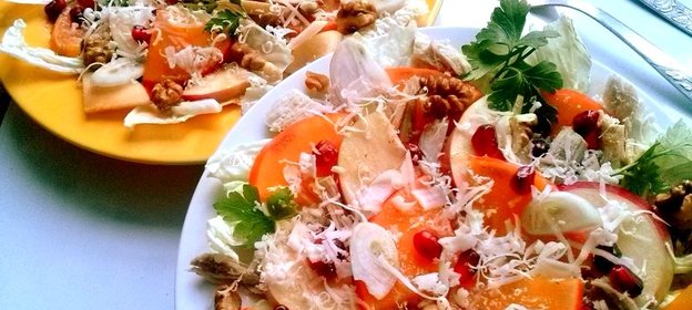 Салат с хурмой