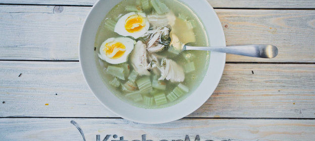 Легкий куриный бульон против похмелья