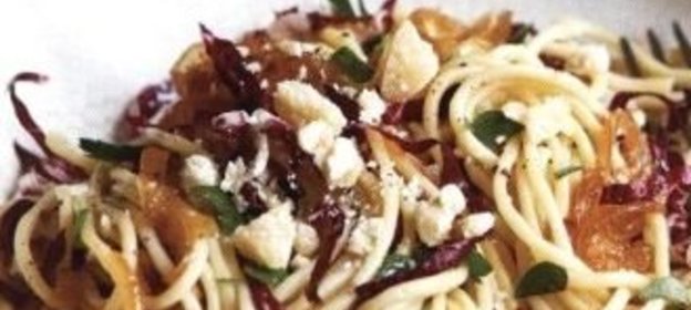 Спагетти с жареным луком