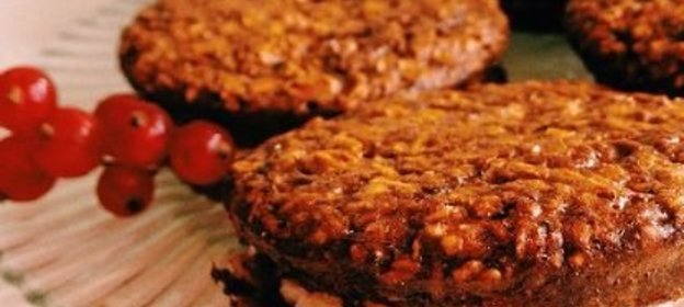 Трубочки из сиропа из подрумяненного сахара