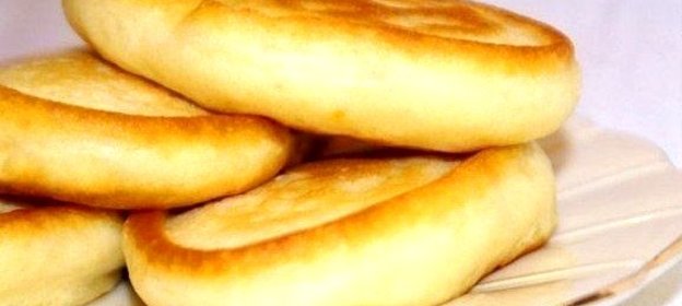 Пышные оладьи без яиц на кефире