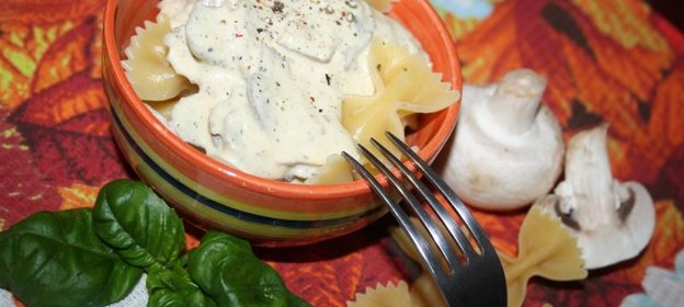 Паста FARFALLE со сливочно-грибным соусом