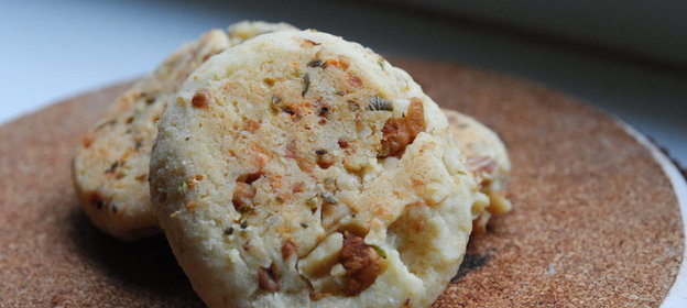 Сырное печенье с грецкими орехами