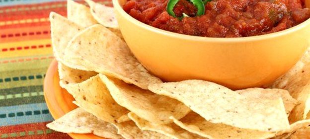 Дип из жареных красных перцев с каперсами и изюмом