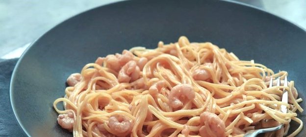 Розовая паста с креветками