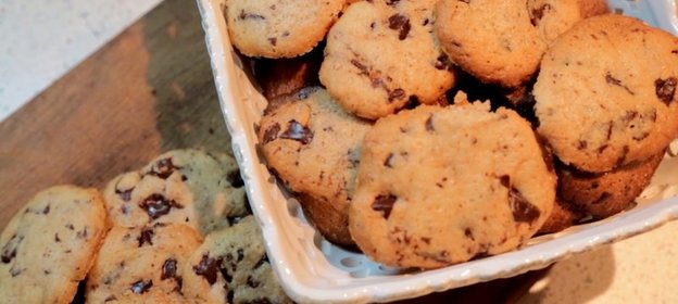 Печенье с кусочками шоколада. Видео