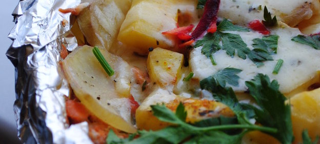 Праздничный ужин. Овощная запеканка с лососем