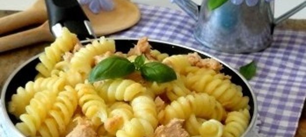 Фузилли с копченым лососем