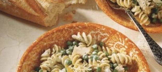 Макароны с тунцом и горошком