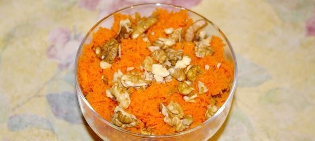 Салат из сырой моркови с грецкими орехами