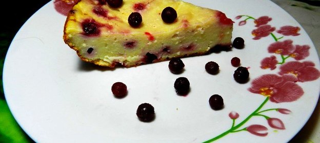 Творожная запеканка с брусникой