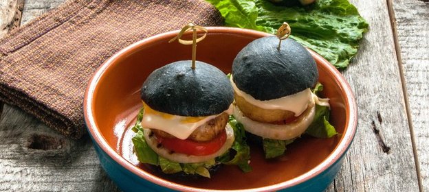 Черные бургеры с шампиньонами