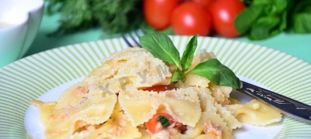 Паста с тунцом помидорами черри и базиликом