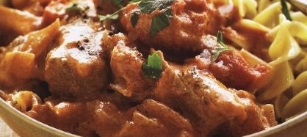 Свинина с макаронами в нежном соусе