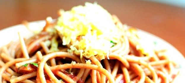 Спагетти с помидорами и чесноком