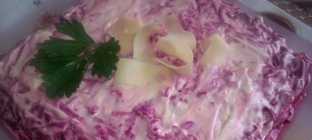 Cеледка под шубой с сыром