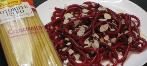 Паста с орехами и свекольным соком.