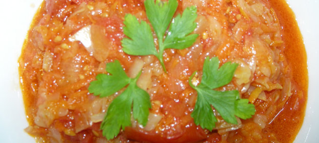 Салат, консервированный с капустой