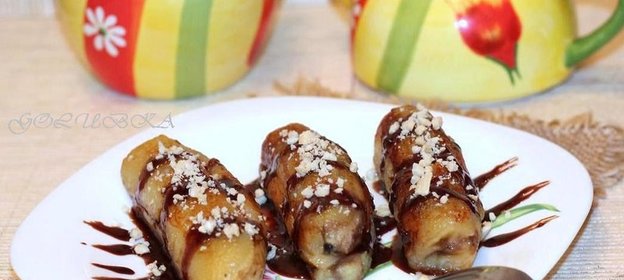Жареные бананы с сыром, шоколадом и орешками