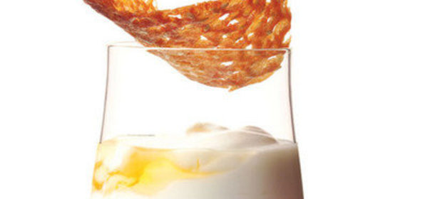 Личи в йогурте с печеньем