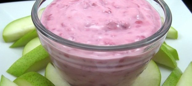 Йогуртовый соус с малиной