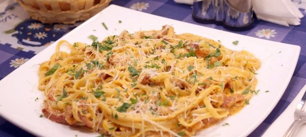 Паста карбонара с беконом