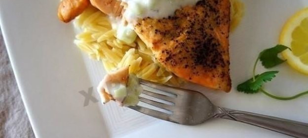 Лосось по-гречески с соусом цацики
