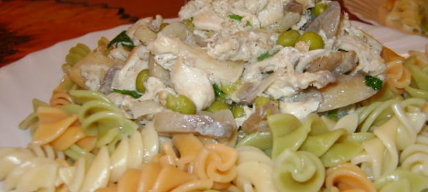 Макароны с грибами и курицей
