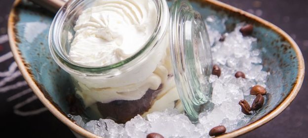 Овсяное тирамису с черничным джемом