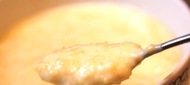 Кукурузная каша на молоке в мультиварке