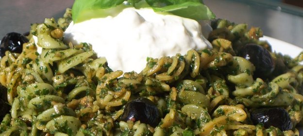 Макароны с семечками и шпинатным песто-фермерский вариант !!!