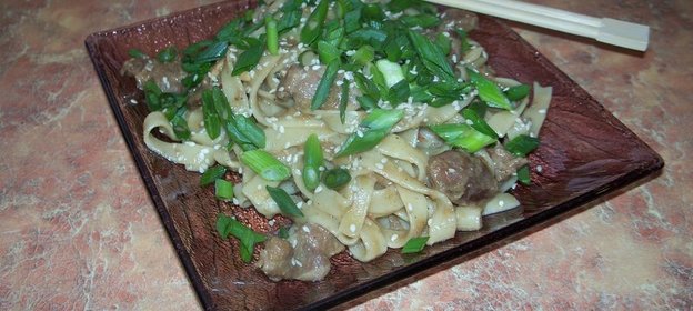 ЛАПША С КУРИНЫМИ ПОТРОШКАМИ В АЗИАТСКОМ СТИЛЕ (вариант)