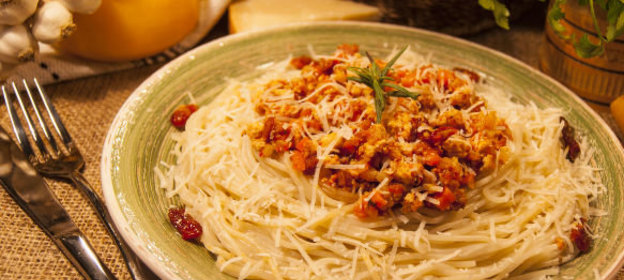 Запеканка с копченой салакой и макаронами