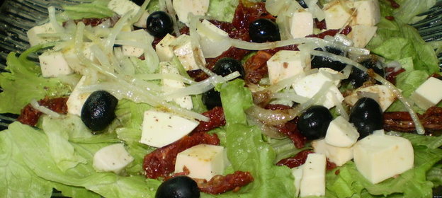 Вариант овощного салатика с вялеными помидорами